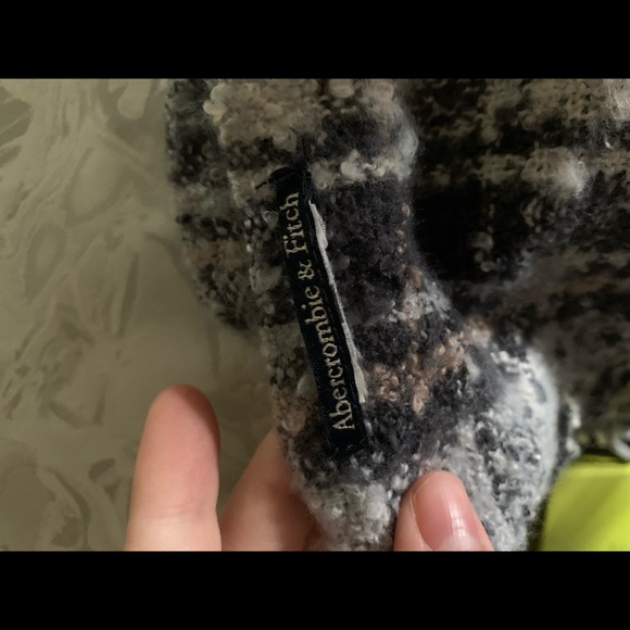 Abercrombie & Fitch Holiday Blanket Scarf - Picture 3 of 3